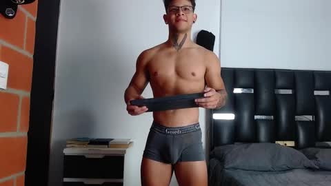 Eros online show from November 3, 2025, 5:25 pm