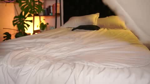 Eros Wild online show from September 13, 2025, 2:55 am