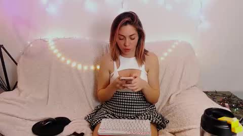 LylaXXX online show from February 4, 2025, 5:01 pm