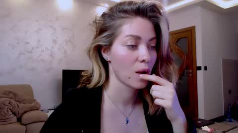 LylaXXX online show from March 6, 2025, 7:21 pm