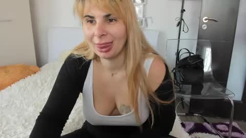 eroticsensualkitty4u online show from January 15, 2025, 10:38 am