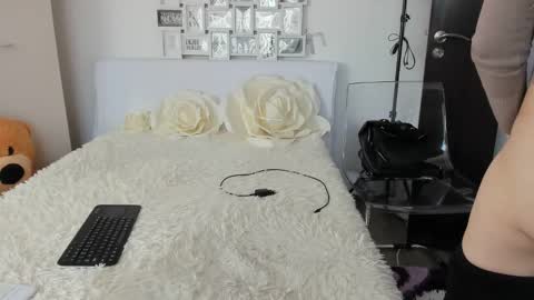 eroticsensualkitty4u online show from March 4, 2025, 6:58 am