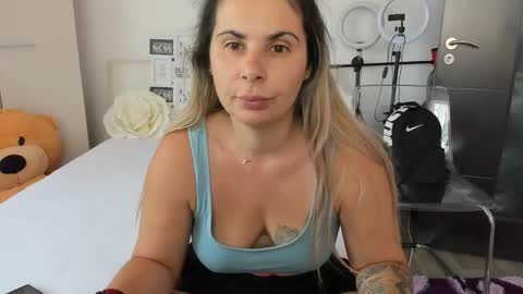 eroticsensualkitty4u online show from September 9, 2025, 10:37 am