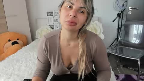 eroticsensualkitty4u online show from October 14, 2025, 7:42 am