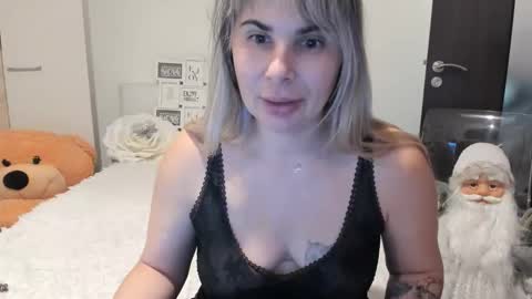 eroticsensualkitty4u online show from December 16, 2025, 4:23 pm