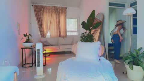 Snapshot of erotik_lady chatting on October 19, 2025, 5:46 pm TINY online show from October 19, 2025, 5:46 pm