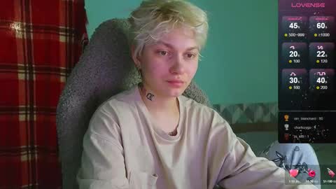 esajukyy online show from January 11, 2025, 7:27 pm