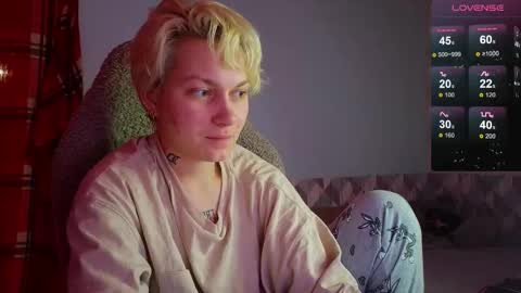 esajukyy online show from February 7, 2025, 2:37 pm