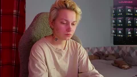 esajukyy online show from February 10, 2025, 10:42 am