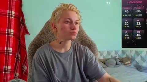 esajukyy online show from February 20, 2025, 6:50 am