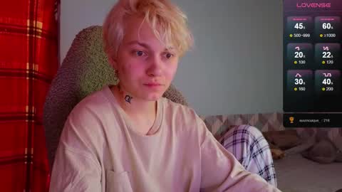 esajukyy online show from February 21, 2025, 4:26 pm