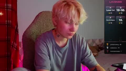 esajukyy online show from February 28, 2025, 4:53 pm