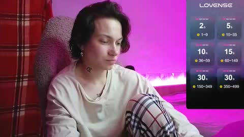 esajukyy online show from September 11, 2025, 4:18 pm