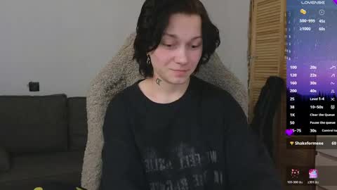 esajukyy online show from April 21, 2026, 3:17 pm