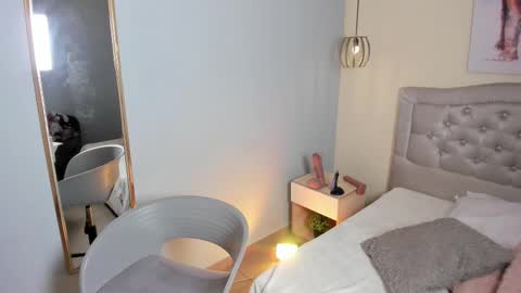 Escarlet online show from November 25, 2025, 12:49 pm