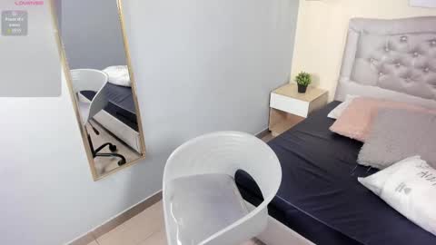 Escarlet online show from February 14, 2026, 1:19 pm