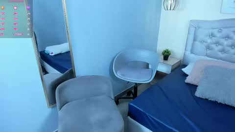 Snapshot of escarleth__ chatting on April 28, 2026, 12:32 pm Escarlet online show from April 28, 2026, 12:32 pm