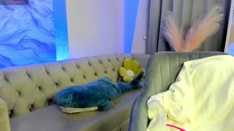 Esme Runn online show from November 10, 2025, 3:16 am