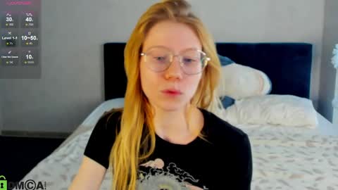 Esme Runn online show from May 21, 2026, 3:02 am