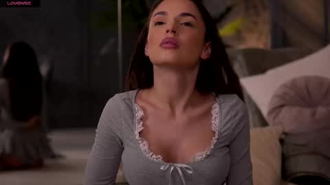 Snapshot of esmeainsley chatting on February 12, 2025, 2:45 am Raluca  online show from February 12, 2025, 2:45 am