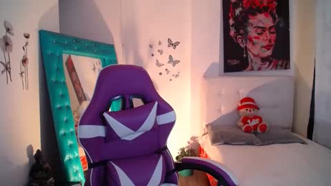 Esmeralda online show from September 17, 2025, 8:21 pm