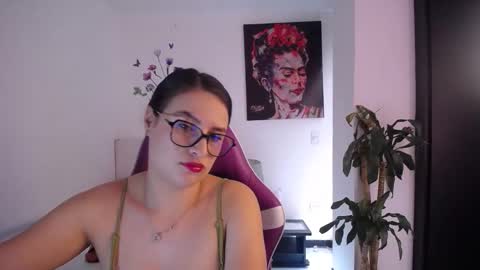 Esmeralda online show from March 22, 2026, 7:28 pm