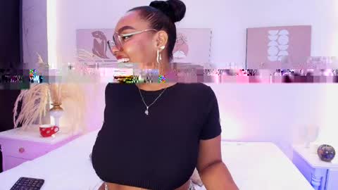 Snapshot of esmeralda_duarte chatting on May 7, 2026, 5:13 am esmeralda online show from May 7, 2026, 5:13 am