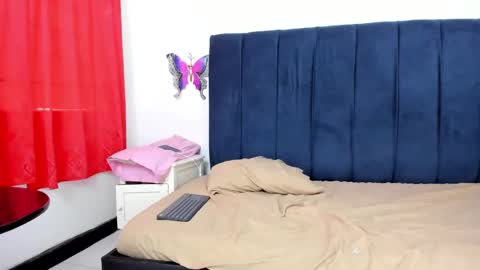esmeralda_gomes_ online show from October 17, 2025, 8:11 pm