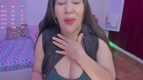 esme online show from October 6, 2025, 11:29 am