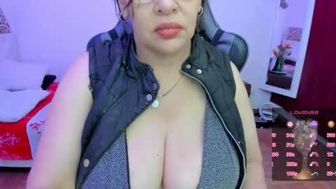 Snapshot of esmeralda_milf1 chatting on February 5, 2026, 6:23 pm esme online show from February 5, 2026, 6:23 pm