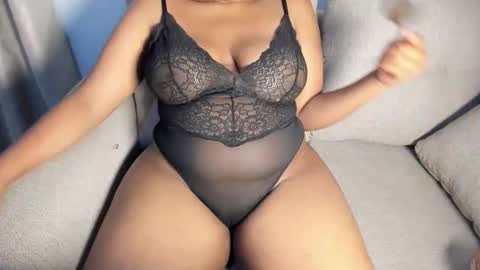 Esme online show from November 6, 2025, 10:54 pm