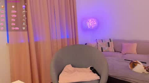 Esmi online show from March 6, 2025, 7:43 pm