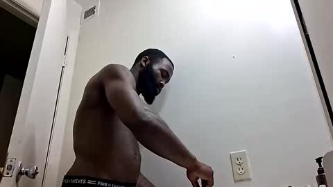 esmoovethegod online show from September 20, 2025, 6:42 pm