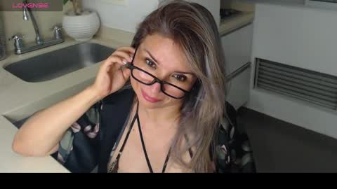 Juliana online show from February 6, 2025, 3:16 am