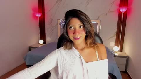 esperanzamora online show from May 5, 2026, 11:51 am
