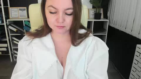 Ava online show from November 17, 2025, 1:44 am