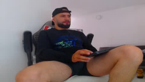 esteban online show from September 25, 2025, 2:21 pm