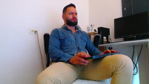 esteban online show from March 24, 2026, 1:49 pm