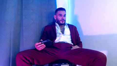 Snapshot of esteban_fer chatting on December 18, 2024, 11:45 am Esteban Fernandez online show from December 18, 2024, 11:45 am