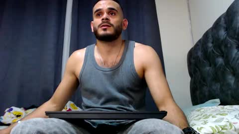 Snapshot of esteban_fer chatting on January 15, 2025, 5:19 am Esteban Fernandez online show from January 15, 2025, 5:19 am