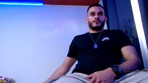 Snapshot of esteban_fer chatting on January 22, 2025, 9:54 pm Esteban Fernandez online show from January 22, 2025, 9:54 pm