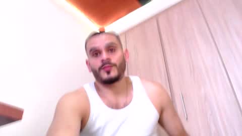 Snapshot of esteban_fer chatting on February 8, 2025, 6:12 pm Esteban Fernandez online show from February 8, 2025, 6:12 pm