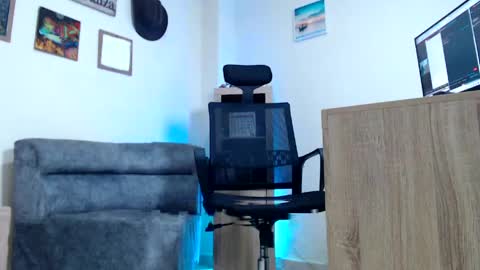 Esteban Fernandez online show from April 5, 2026, 5:04 am