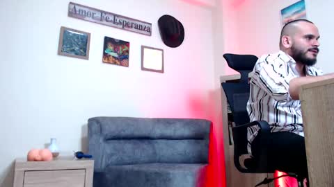 Esteban Fernandez online show from April 14, 2026, 4:40 am