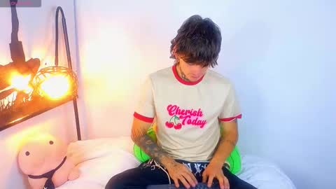 Esteban independent model online show from September 19, 2025, 10:49 am