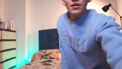 Snapshot of estebanperez_ chatting on February 28, 2025, 2:31 pm Esteban online show from February 28, 2025, 2:31 pm