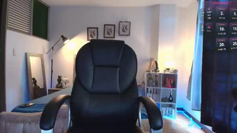 Snapshot of estebanperez_ chatting on October 27, 2025, 12:31 pm Esteban online show from October 27, 2025, 12:31 pm