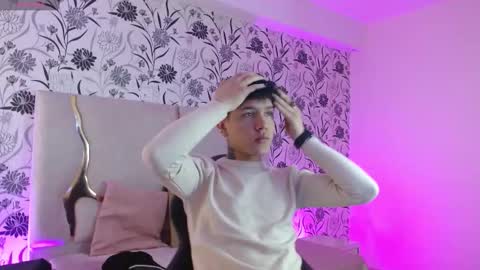 estefan_tay online show from March 3, 2026, 2:39 am