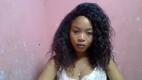 estelah20 online show from September 9, 2025, 6:46 am