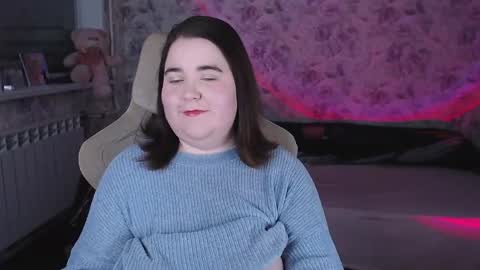 estelle_hicks online show from April 13, 2026, 6:57 pm